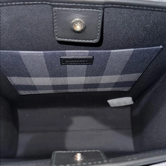 Men’s or Women’s Burberry Navy/Grey Checkered Tote/Messenger Bag! Brand NewW bag